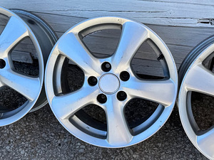 5x114,3 R16 Honda civic Originaal valuveljed (3 foto / 3)