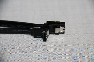 Sata SLIM x2 Kaabel, 90lt sirgele ja twin sirge. Lukustiga! (3 foto / 7)