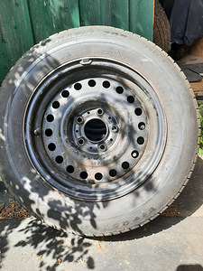 205/65 R15 с дисками. (3 фото из 4)