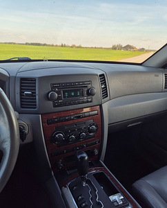 JEEP GRAND CHEROKEE (10 foto / 14)
