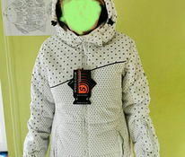 Новая красивая белая зимняя куртка s/m