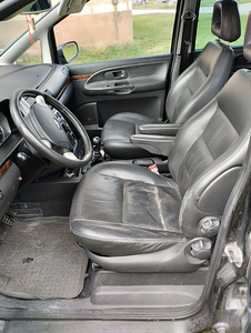 Ford Galaxy 1,9 96kw 2005 (2 foto / 9)