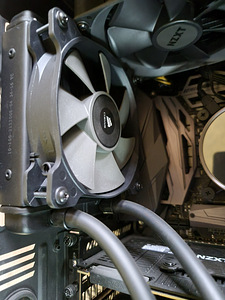 Zotac GTX 1080Ti Custom Hybrid (2 foto / 2)