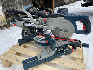 Лобзик Bosch GCM8SJL (1 фото из 3)