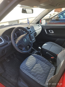 Škoda Fabia (5 foto / 6)