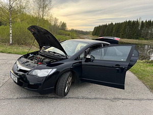 Honda Civic 1.8 бензин 103kw (15 фото из 15)