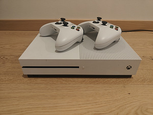 Xbox One S 1TB (1 фото из 4)