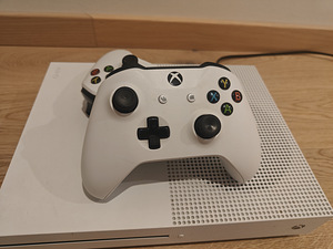 Xbox One S 1TB (3 фото из 4)