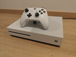Xbox One S 1TB (2 фото из 4)