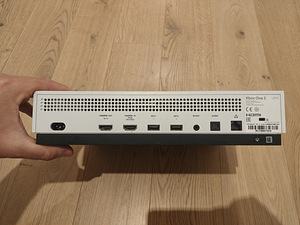 Xbox One S 1TB (4 фото из 4)