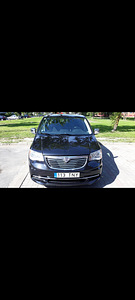 Lancia Voyager PLATINUM Stow N Go 2.8 131kW (4 foto / 12)