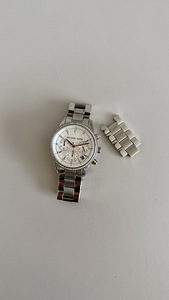 Michael Kors kellad (1 foto / 3)