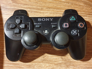PS3 + 22 игры (3 фото из 9)