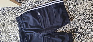 Mustad šortsid adidas essensial XXL (4 foto / 5)
