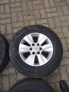 Toyota Land Cruiser Hilux 4-Runner R17 valuveljed rehvidega (2 foto / 5)