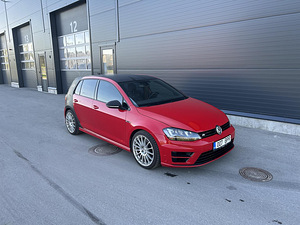 Volkswagen Golf R 2.0 T 301kW (2 foto / 15)