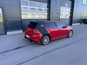 Volkswagen Golf R 2.0 T 301kW (4 foto / 15)
