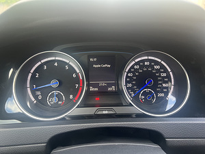 Volkswagen Golf R 2.0 T 301kW (8 foto / 15)