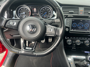Volkswagen Golf R 2.0 T 301kW (14 foto / 15)