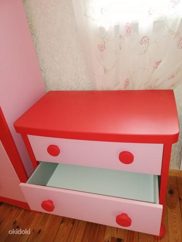 Шкаф и комод в детской комнате (фото #3)