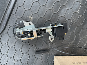 Vw Touareg 1 tagaluugi lukk uus (2 foto / 3)