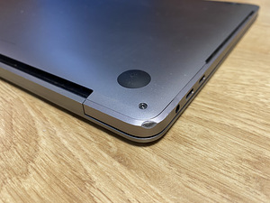 MacBook Pro с сенсорной панелью 2017 г., 8 ГБ (5 фото из 6)