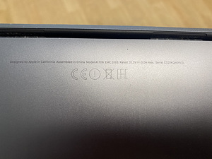 MacBook Pro с сенсорной панелью 2017 г., 8 ГБ (6 фото из 6)