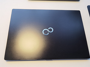 Fujitsu Lifebook U904 Touchscreen (7 foto / 10)