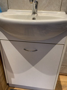 Vannitoamööbel uus komplekt (2 foto / 3)