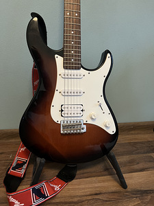 Elektrikitarr Yamaha (1 foto / 10)