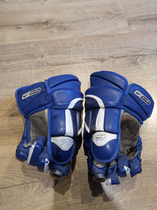 Перчатки для хоккея