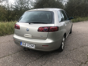 Фиат Крома (3 фото из 5)