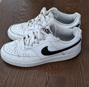 Nike tossud s.41 seest vooder kõik terve. (4 foto / 5)