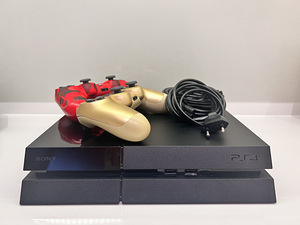 Sony Play Station 4 (1 фото из 3)