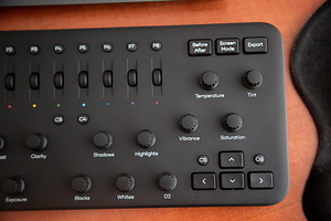 Loupedeck+ (панель управления видео/графикой) (9 фото из 10)