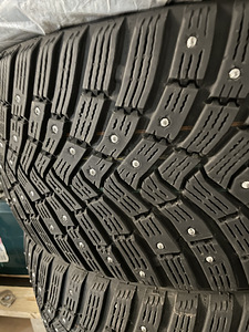 Continental 235/45/R18 naastrehvid 3 tk (3 foto / 5)