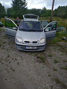 Renault Scenic (2 фото из 3)