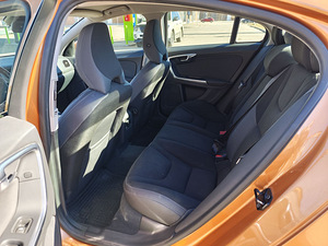Volvo S60 2011 a. (8 foto / 8)