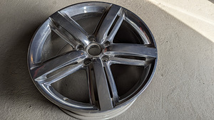 Volkswagen Touareg диск R20 (1 фото из 5)