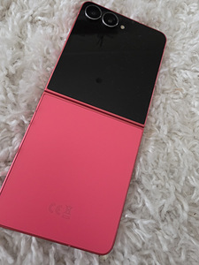 Samsung Galaxy Flip7 (4 foto / 9)