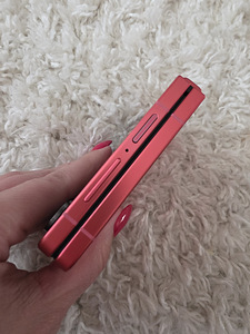 Samsung Galaxy Flip7 (3 foto / 9)