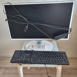 Monitor, klaviatuur, kõlarid - tasuta (1 foto / 2)