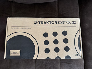 Native Instruments Traktor Kontrol S2 MK3 DJ kontroller (2 foto / 3)