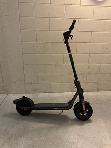Segway Ninebot F2 PRO 2024 (4 foto / 7)
