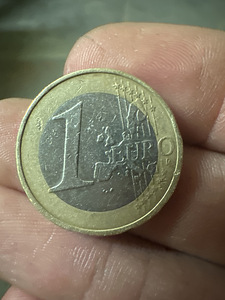 Монета 1 евро mozatr (2 фото из 3)