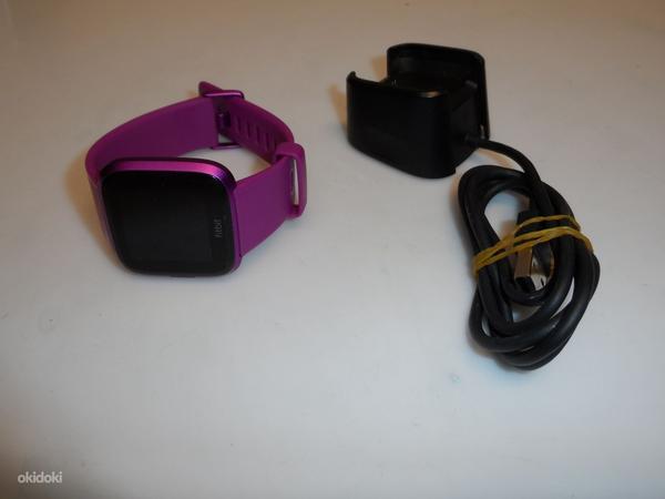 Смарт часы Fitbit Versa Lite Edition Muudel FB415 + зарядка (фото #4)