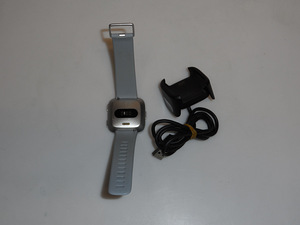 Nutikellad Fitbit Versa FB505 + laadija (3 foto / 6)