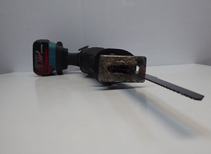 Сабельная пила Makita DJR360Z + 2 аку 3,0 Ач (9 фото из 10)