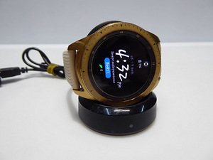 Nutikell Samsung Galaxy Watch 42 mm, rose gold + Laadija (7 foto / 7)