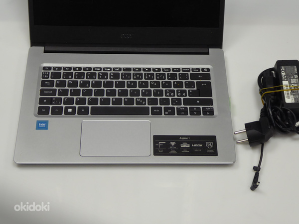 Ноутбук Acer Swift 1 SF114-33 + зарядка (фото #3)